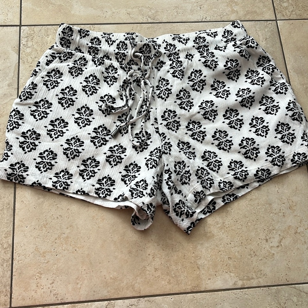 Splendid xs printed shorts, midrise, drawstring with pockets flowy shorts